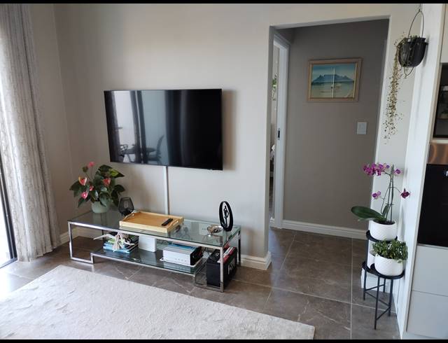 2 BEDROOM APARTMENT TO LET IN WAVES EDGE